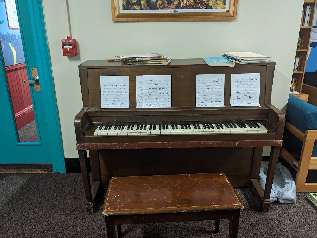 picture of a piano on the floor Loop